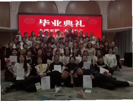 为什么领袖通过非正式聚餐和加练提升战术执行力？